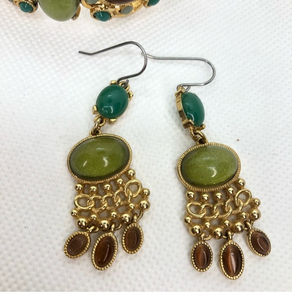 Green Lucite Cabachon Stretch Bracelet and Dangle Earring Gold Tone Set - Picture 4 of 6